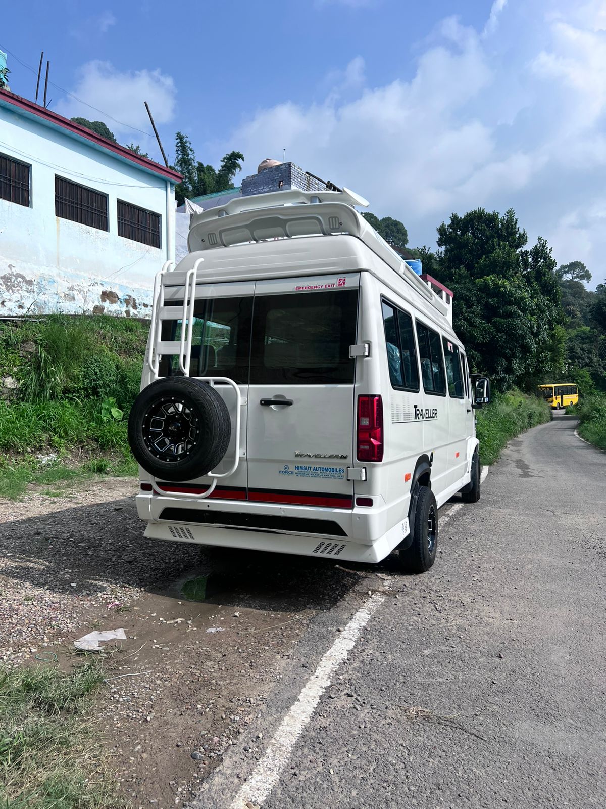 Force Tempo Traveller 17-Seater Alternate